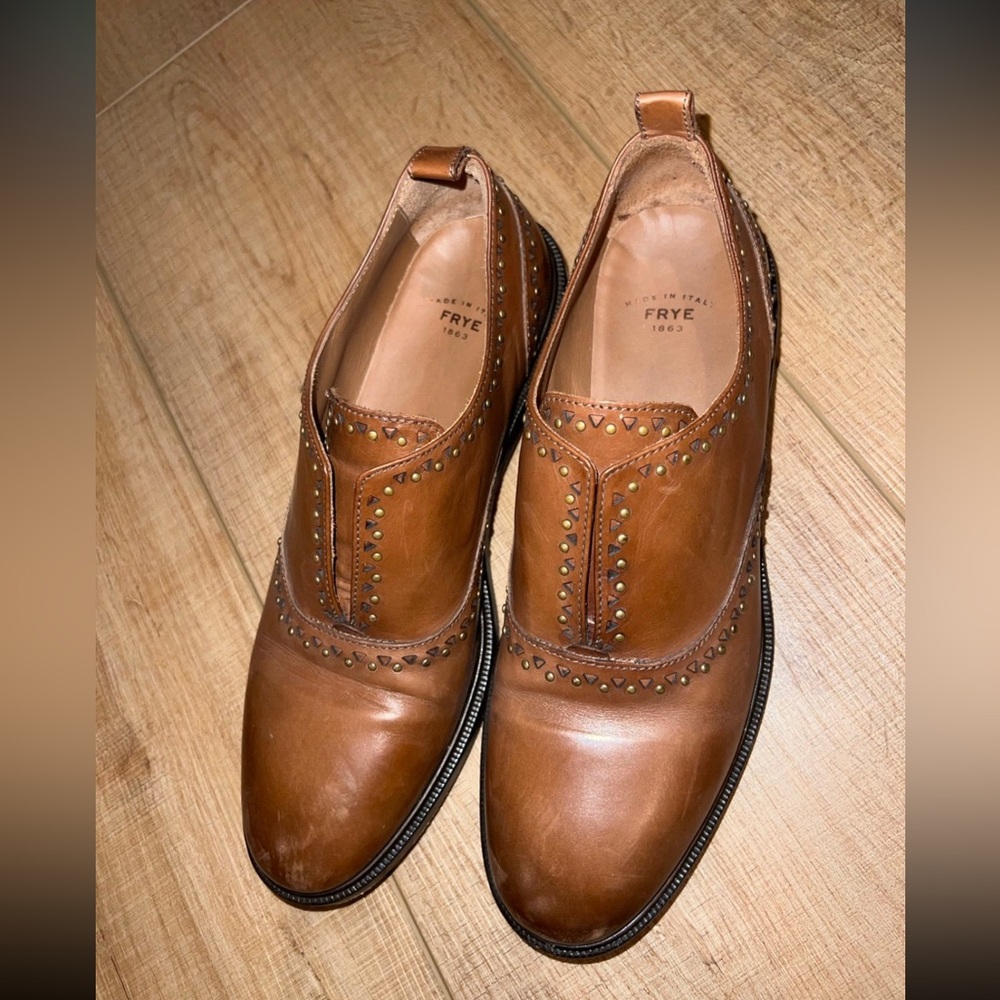 Frye Women’s Annie Stud Laceless Oxford